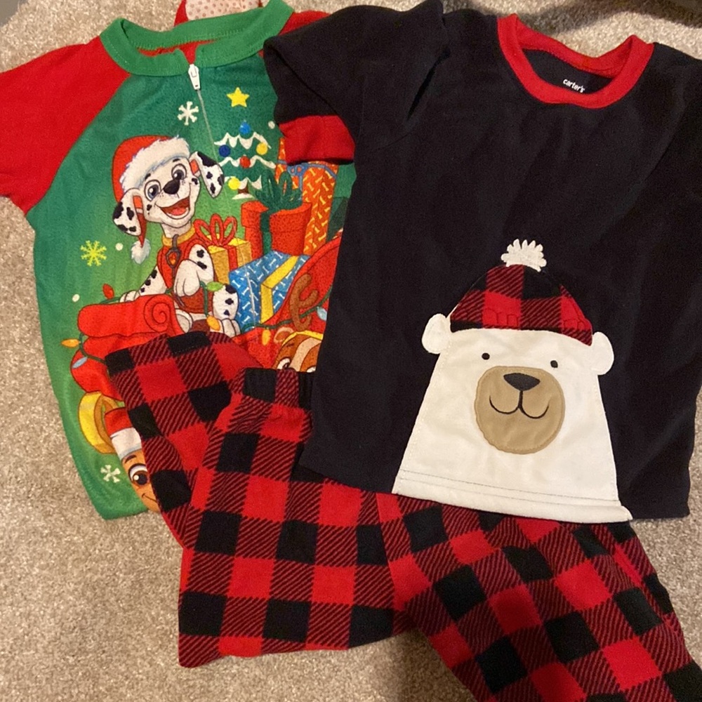2T paw patrol Christmas onesie pajamas and polar bear carter matching set